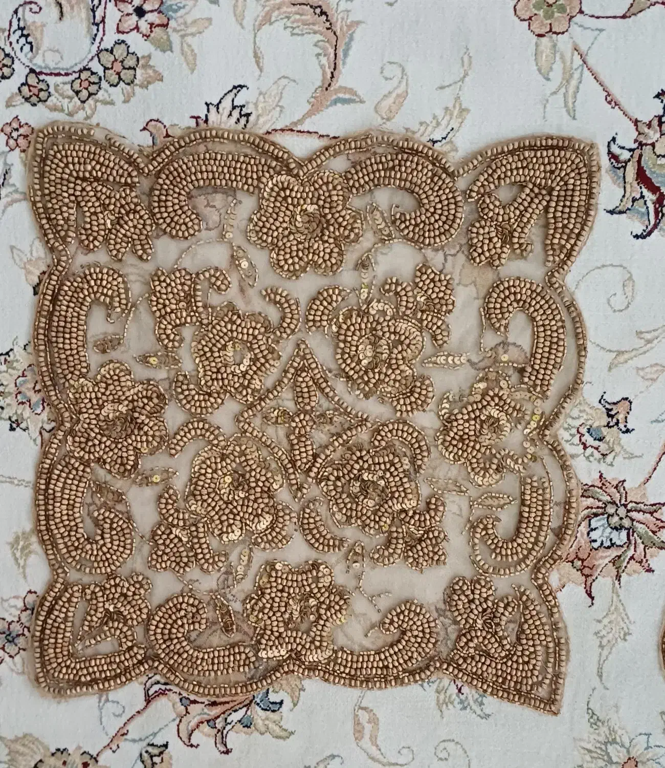 رومیزی سنگ دوزی شده|پرده، رانر، رومیزی|سیرجان, |دیوار