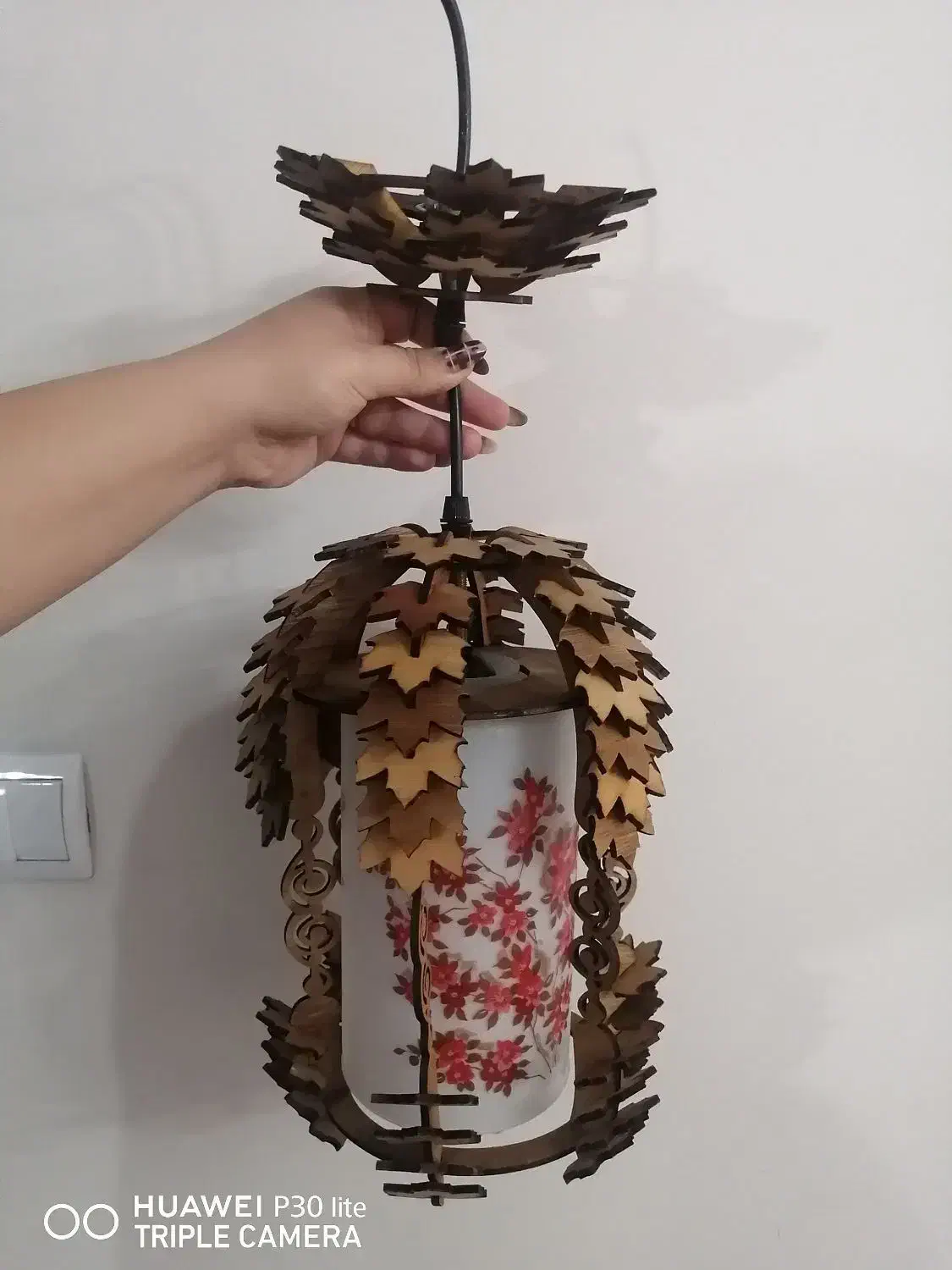 لوستر چوبی طرح برگ|لوستر و چراغ آویز|فردیس, فرامرزیه|دیوار