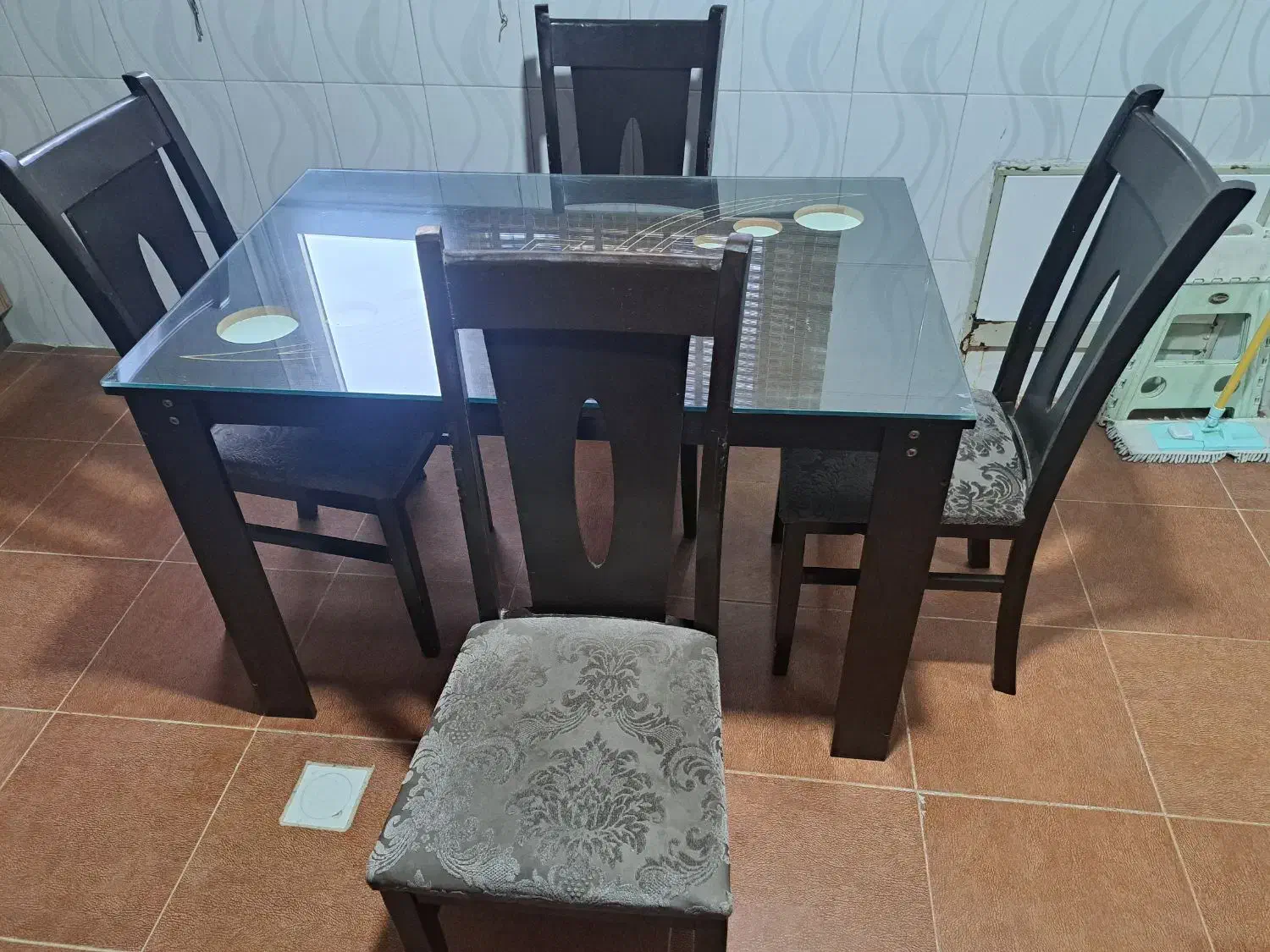 میز غذاخوری ۴ نفره|میز و صندلی غذاخوری|اردبیل, |دیوار