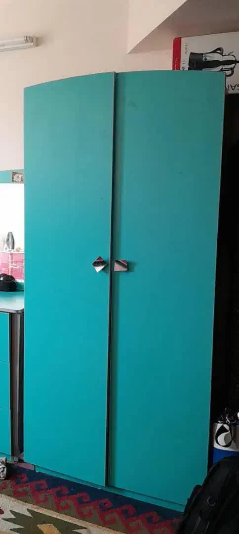 تخت وکمد|تخت و سرویس خواب|صدرا-فارس, فاز ۱|دیوار