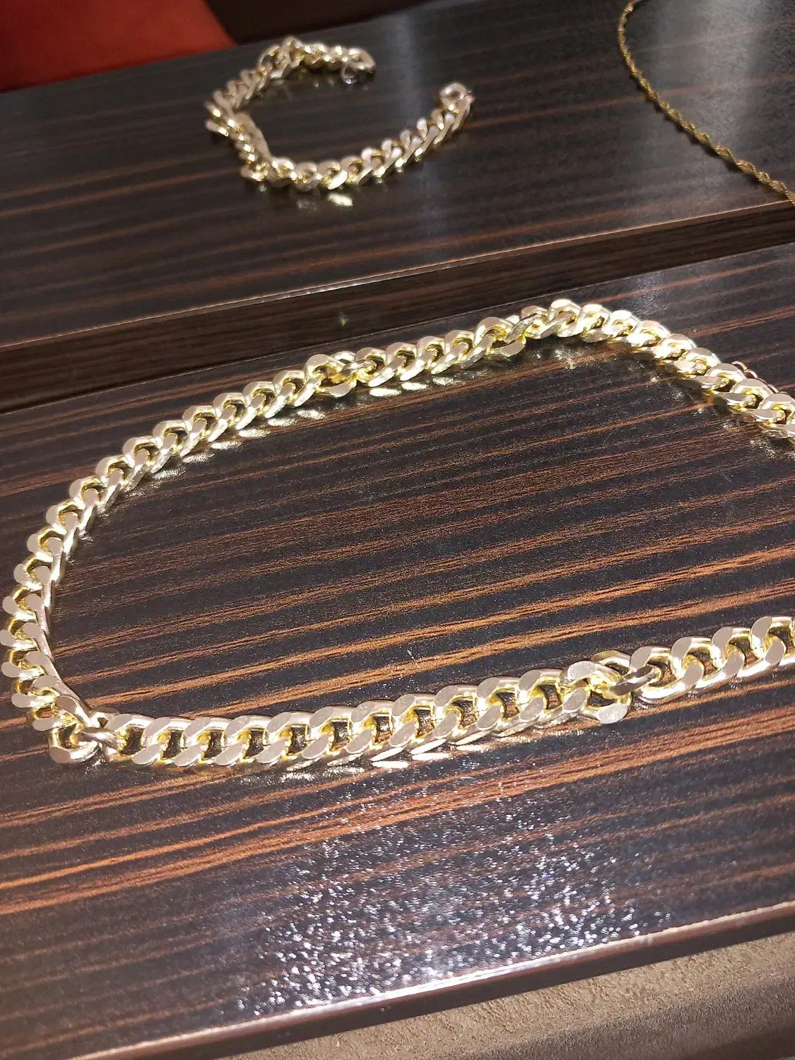 گردن بند ودست بند فروشی هست کسی خواست در خدمتم|بدلیجات|قم, یزدانشهر|دیوار