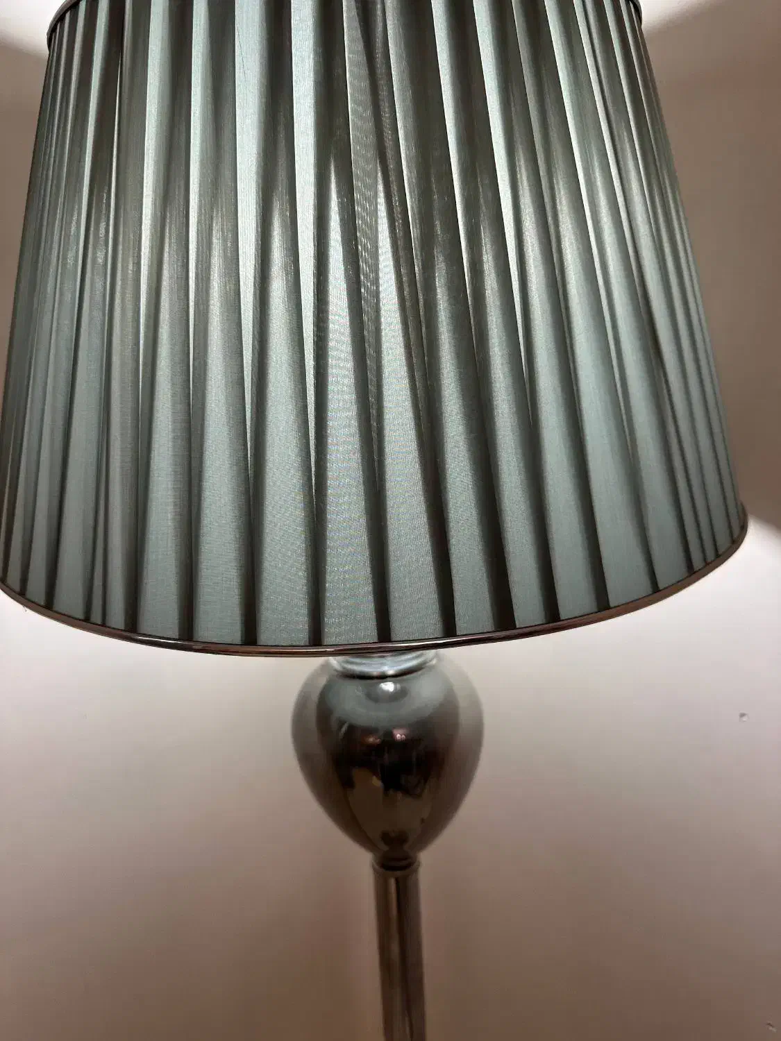 آباژور ایستاده|چراغ خواب و آباژور|فردیس, فرامرزیه|دیوار