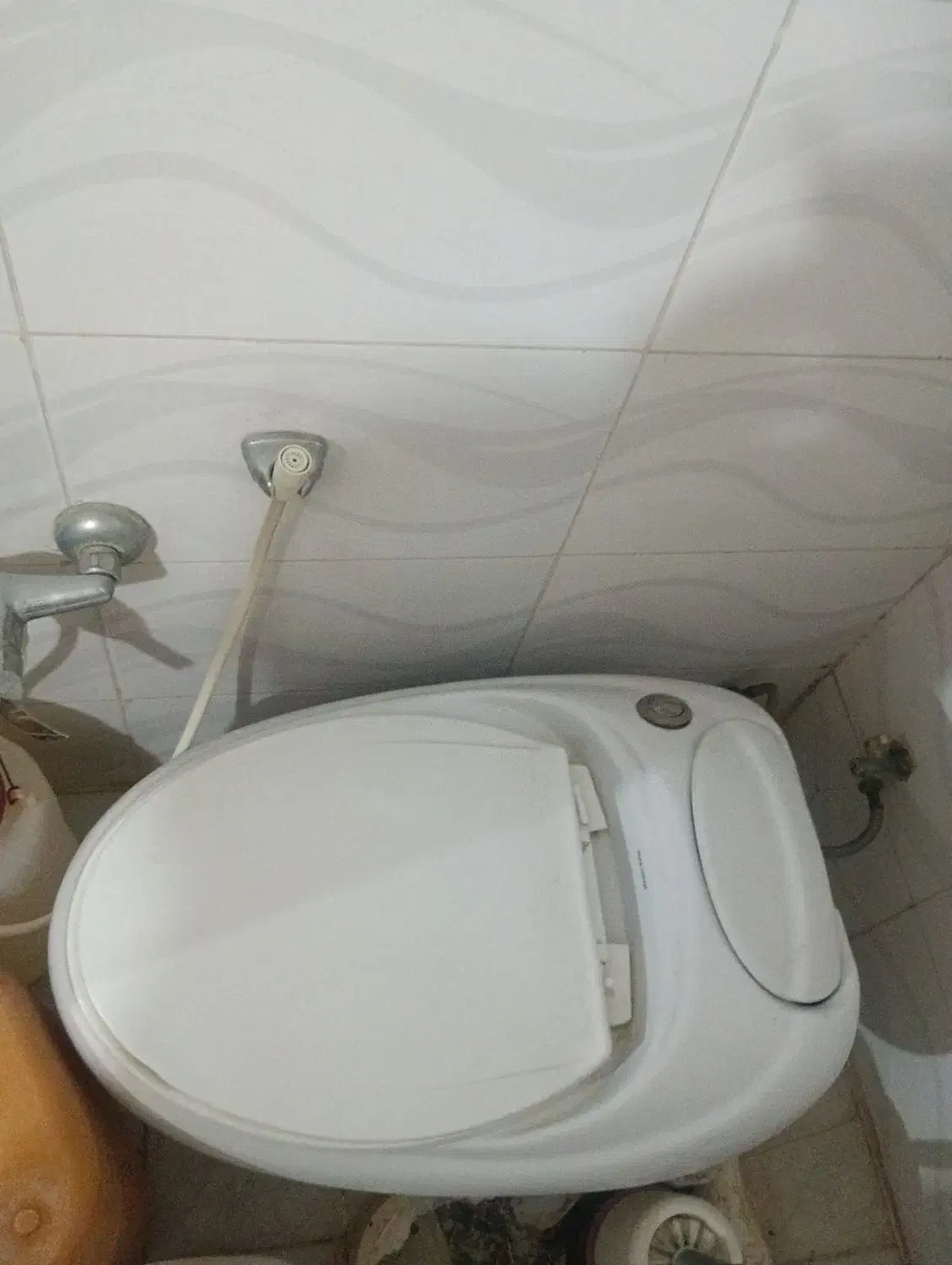 چندعددتوالت فرنگی چینی قیمت ارزان|لوازم سرویس بهداشتی|پرند, فاز ۶|دیوار