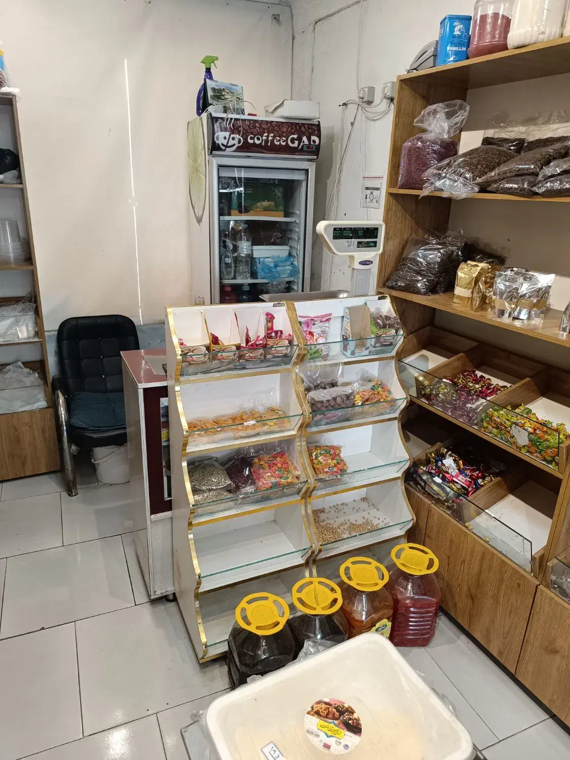 قفسه و تجهیزات آجیل و خشکبار|فروشگاه و مغازه|بندر انزلی, میان پشته|دیوار