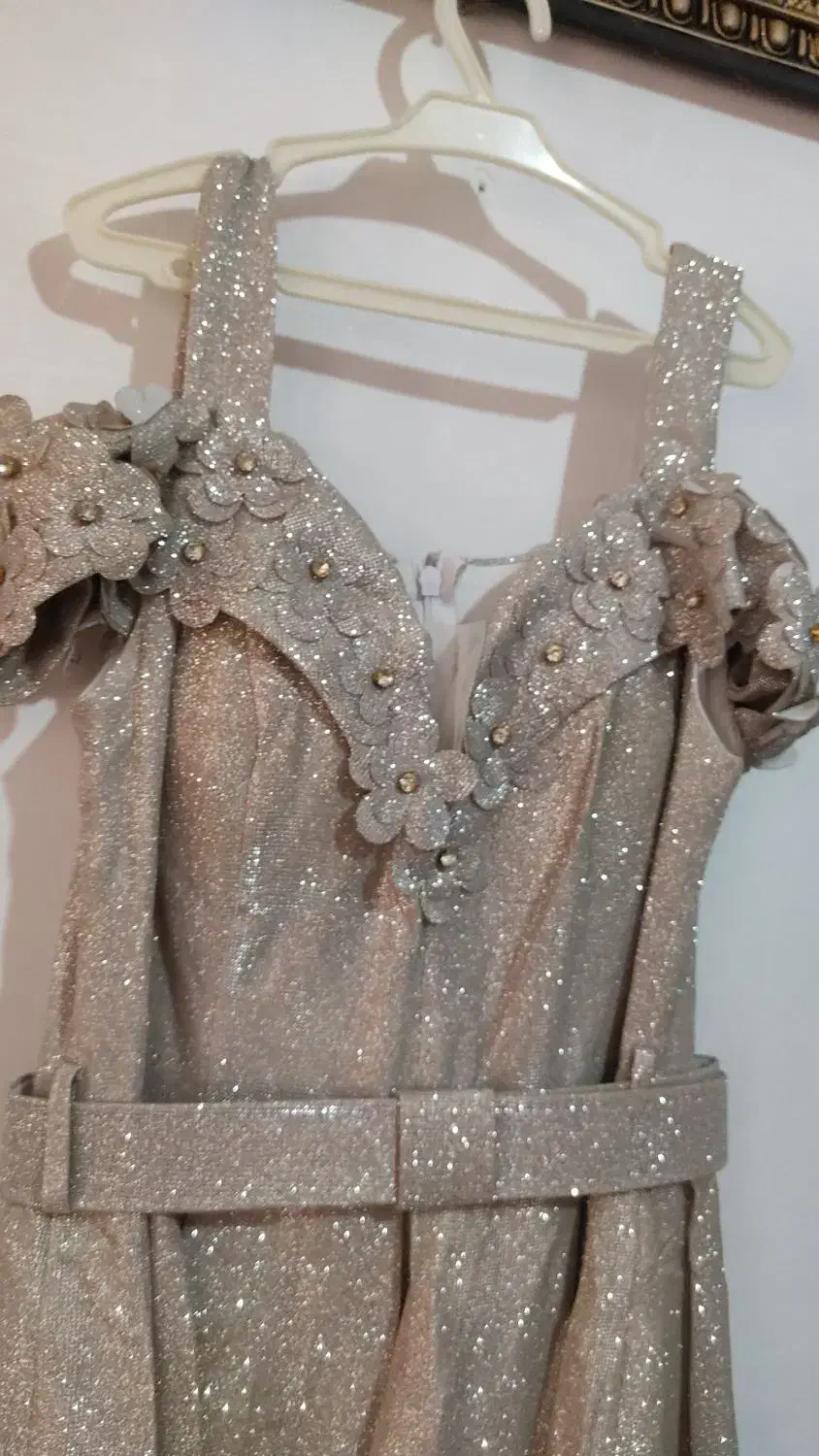 لباس مجلسی|لباس|میانه, |دیوار