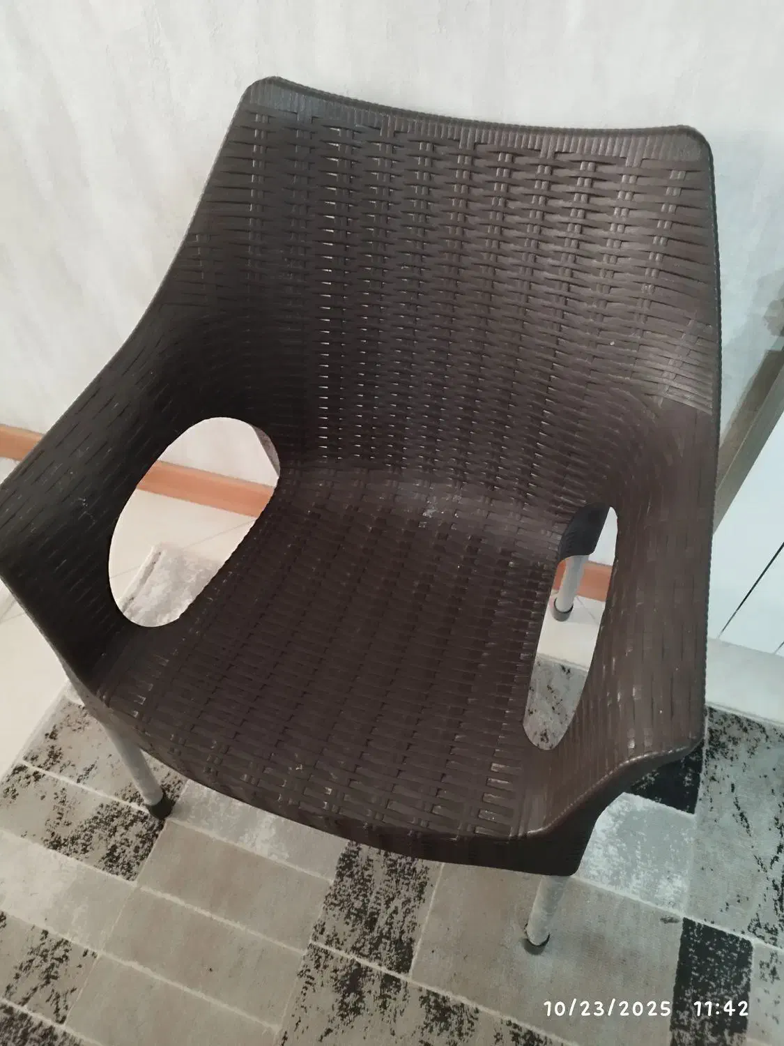 صندلی پلاستیکی|صندلی و نیمکت|دماوند, گیلاوند|دیوار