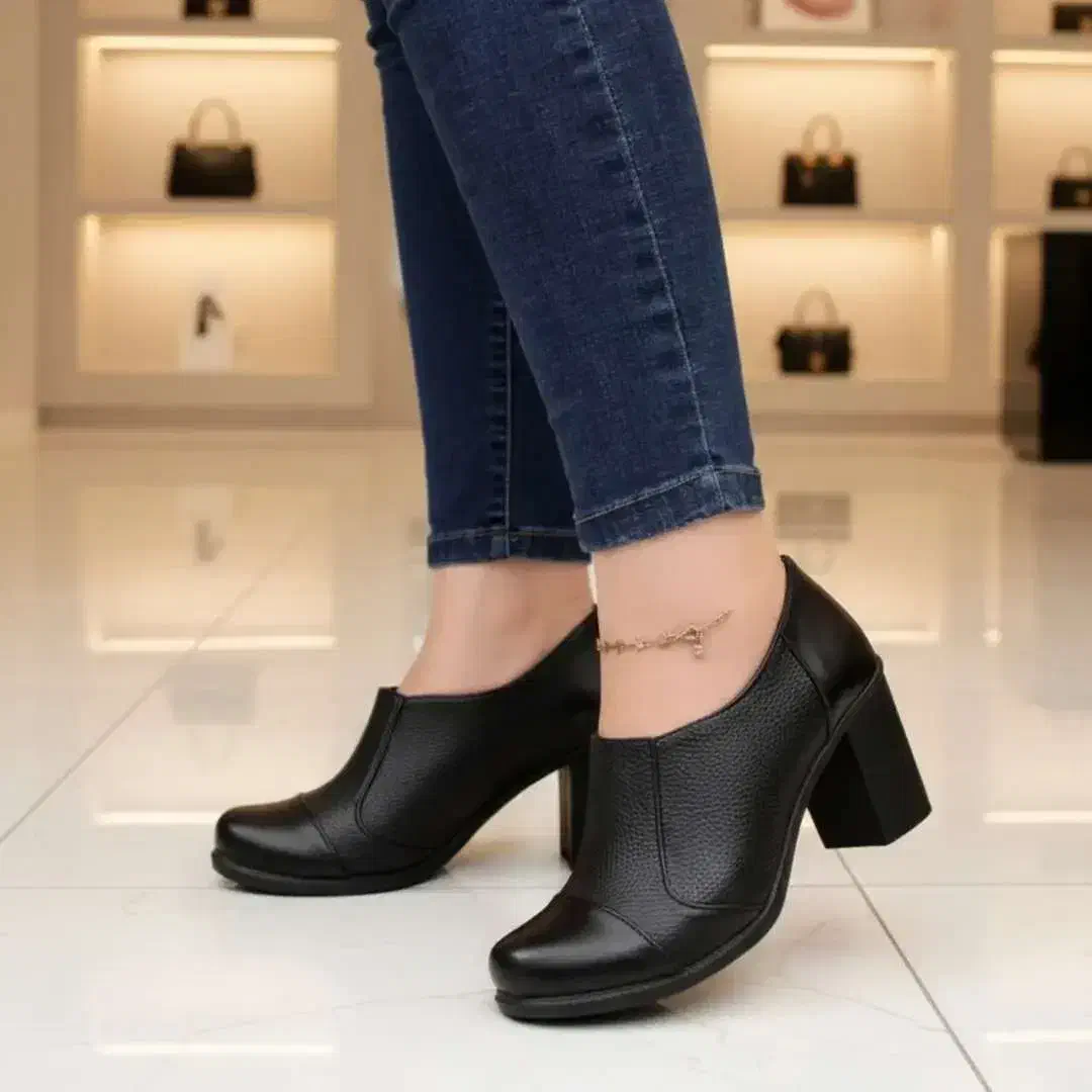 کفش|کیف، کفش، کمربند|خاش, |دیوار