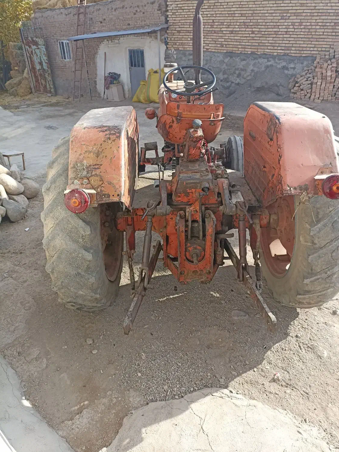 تراکتور|خودرو سنگین|سراب, |دیوار