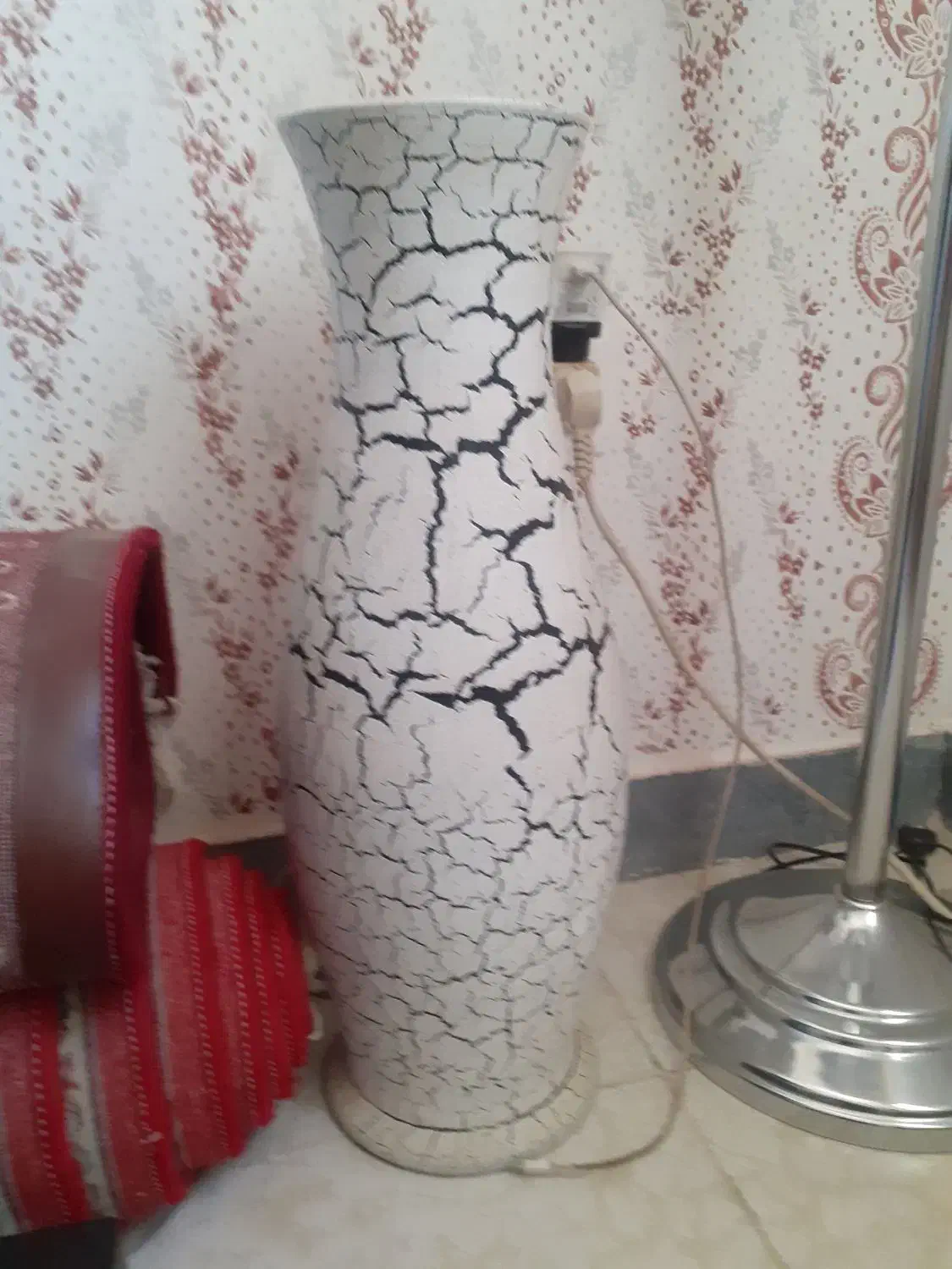 گلدان تمیز و زیبا|گل مصنوعی|همدان, |دیوار