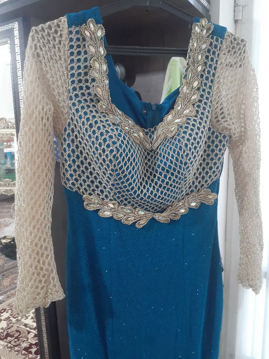 لباس مجلسی|لباس|قائن, |دیوار