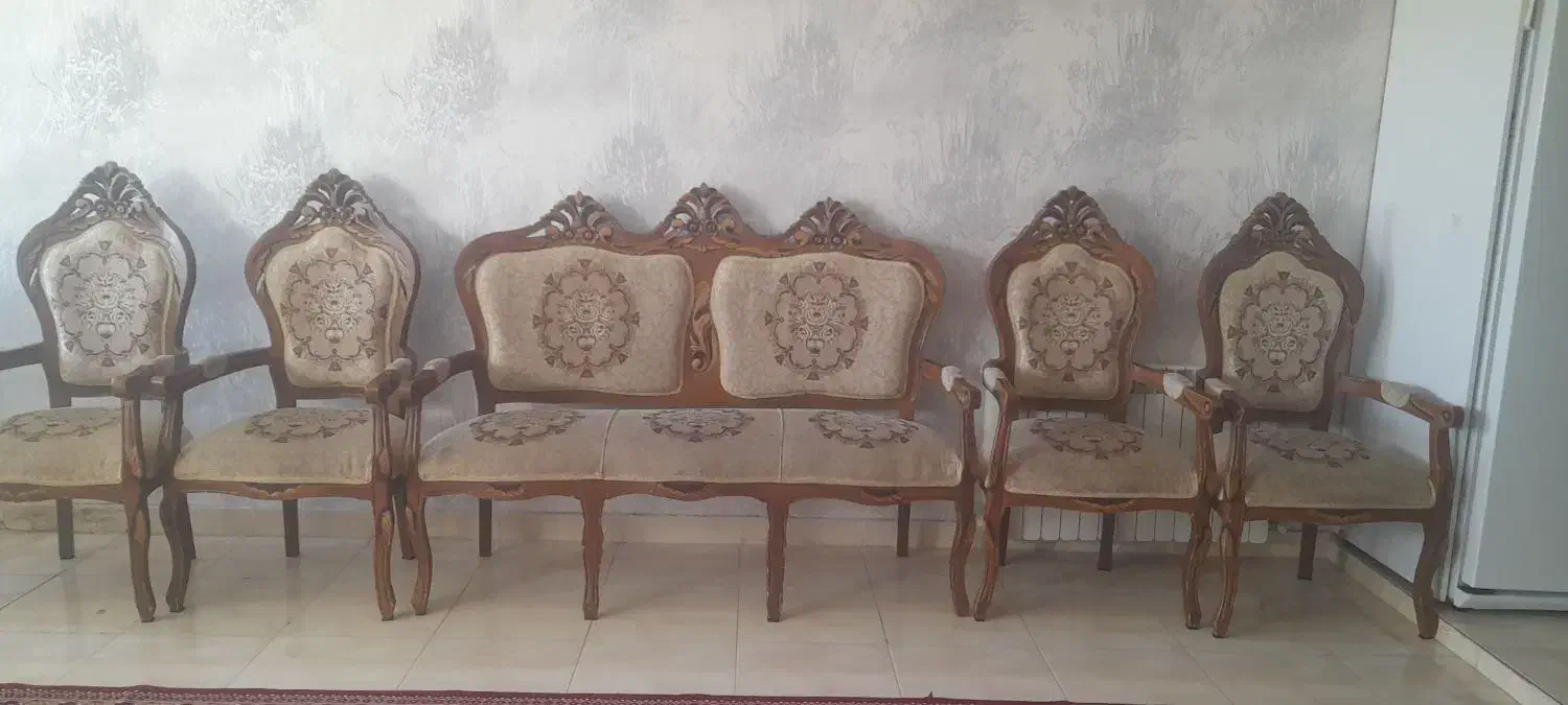 مبل سلطنتی|مبلمان خانگی و میز عسلی|گلبهار, شهر جدید گلبهار|دیوار