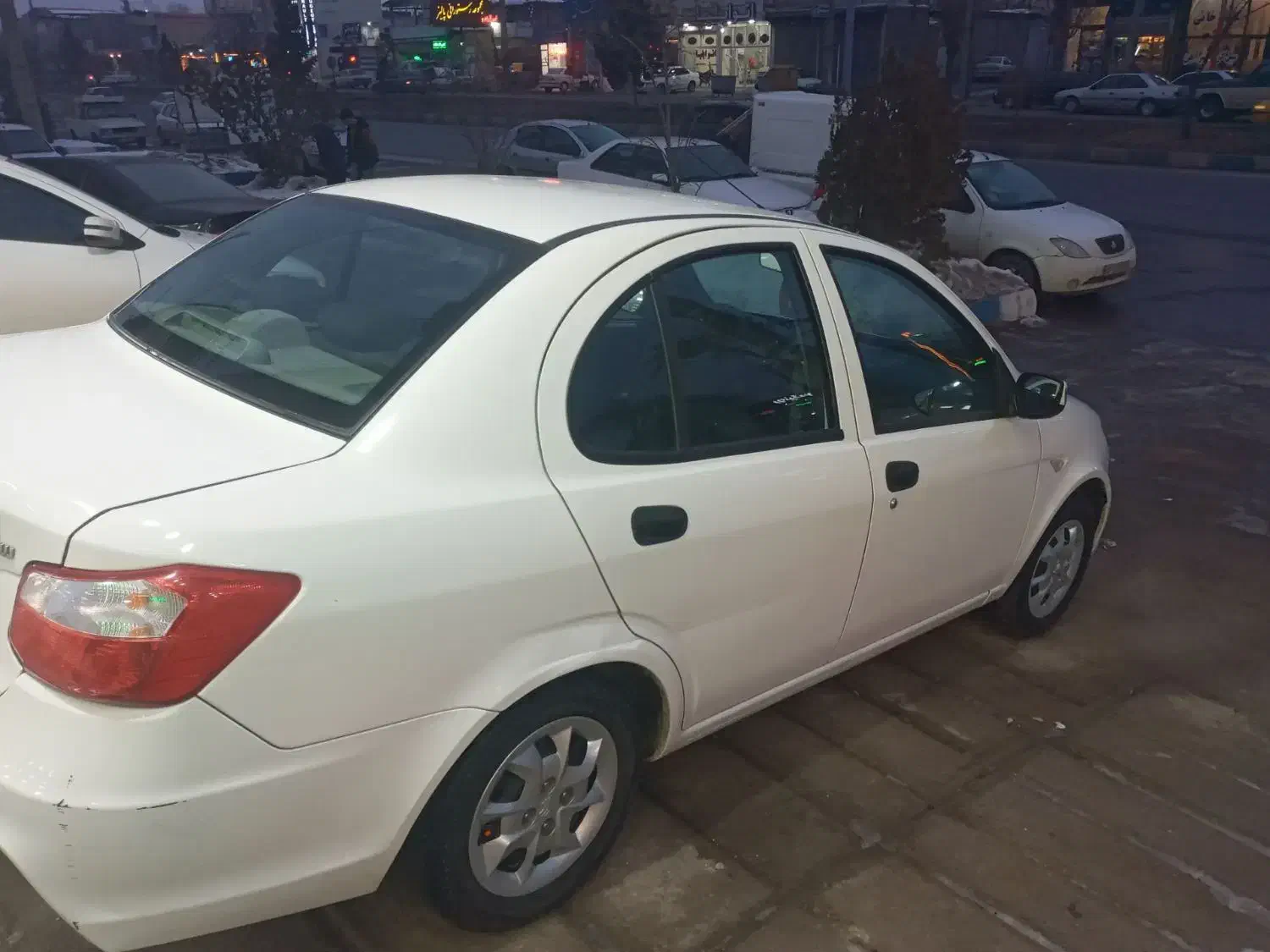 ساینا|خودرو سواری و وانت|میانه, |دیوار