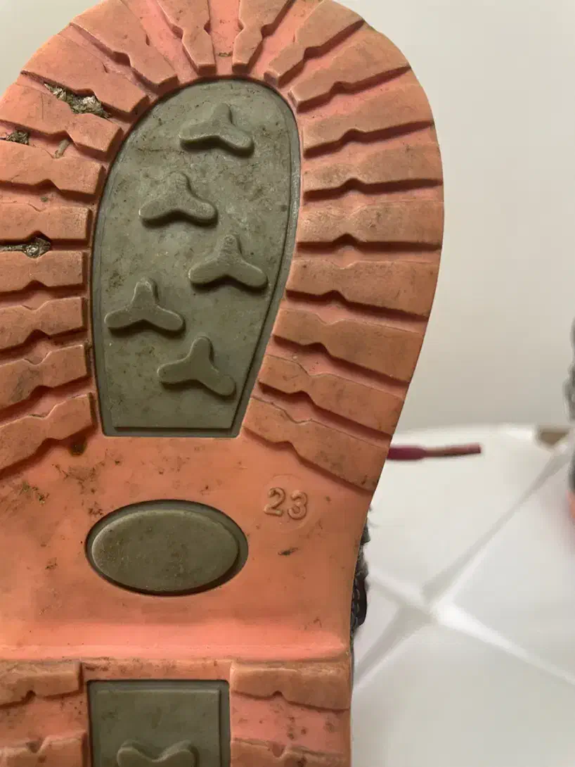 بوت بچگانه و کتونی وارداتی|کفش و لباس بچه|ساری, |دیوار