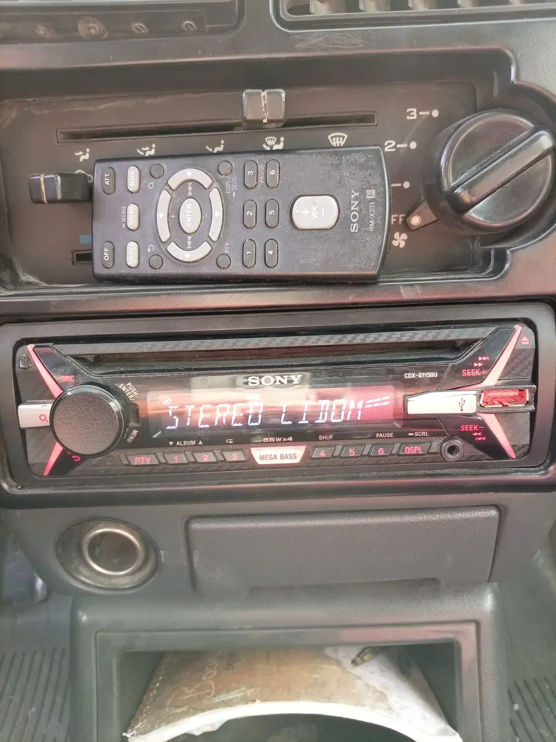 ضبط سونی 4 خروجی و چراغ پیکان LPG گاز|قطعات یدکی و لوازم جانبی|شیراز, ده پیاله|دیوار