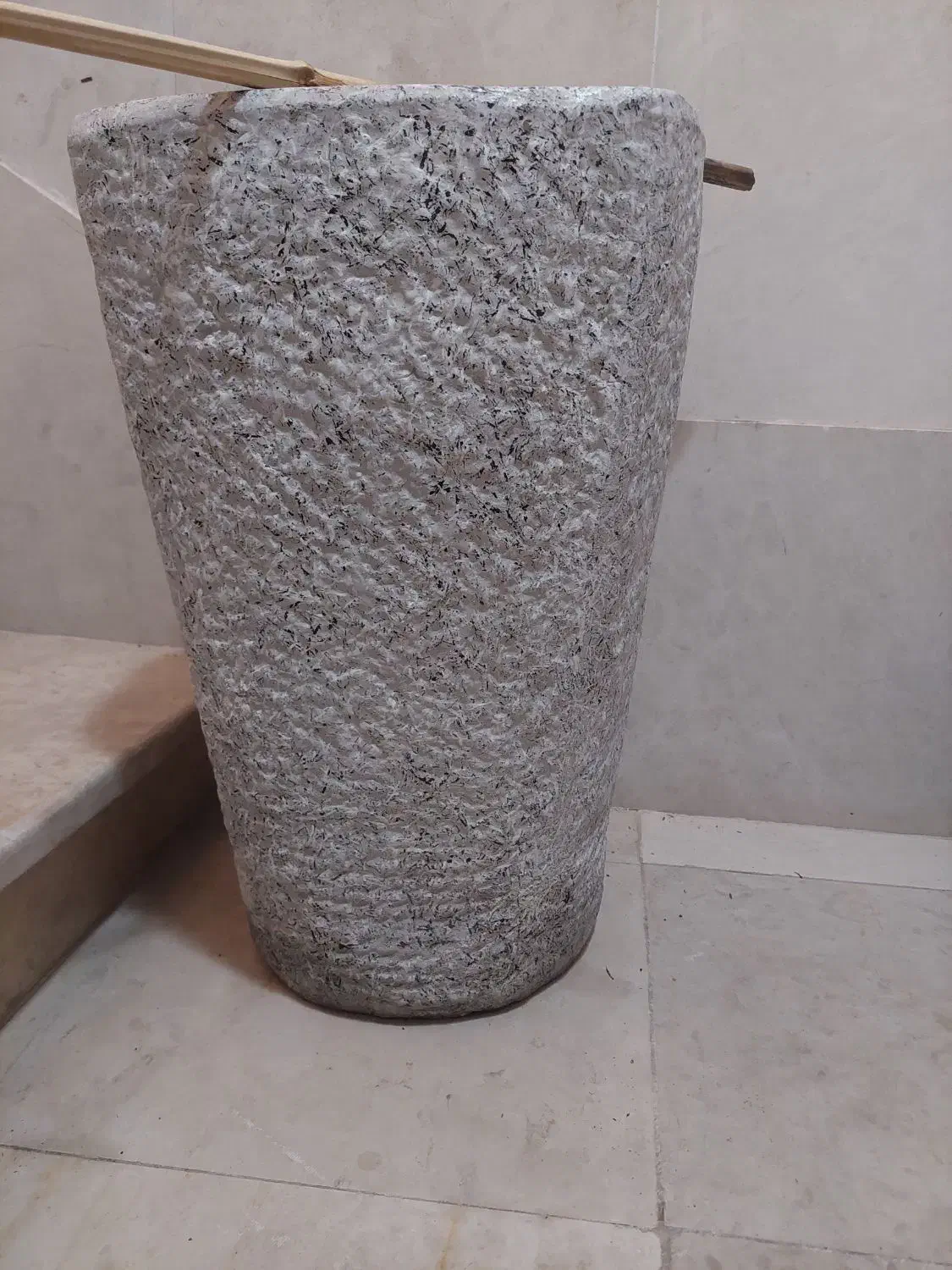 گلدان سفالی سالم|گل و گیاه طبیعی|قم, سراجه (۱۵ خرداد)|دیوار