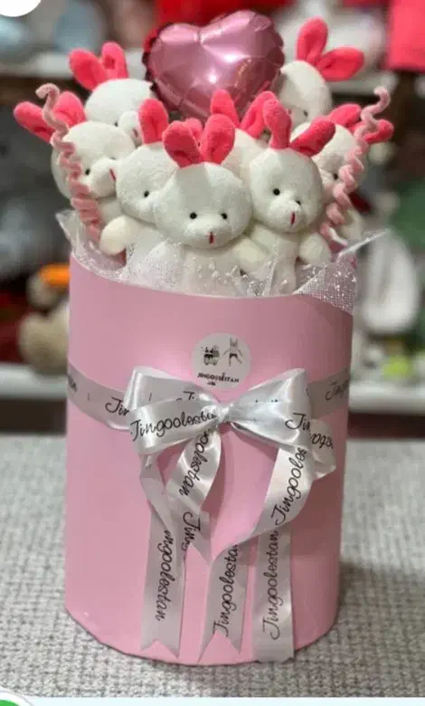 دسته گل روبانی، عروسک|گل مصنوعی|شیراز, فرودگاه شهید دستغیب شیراز|دیوار