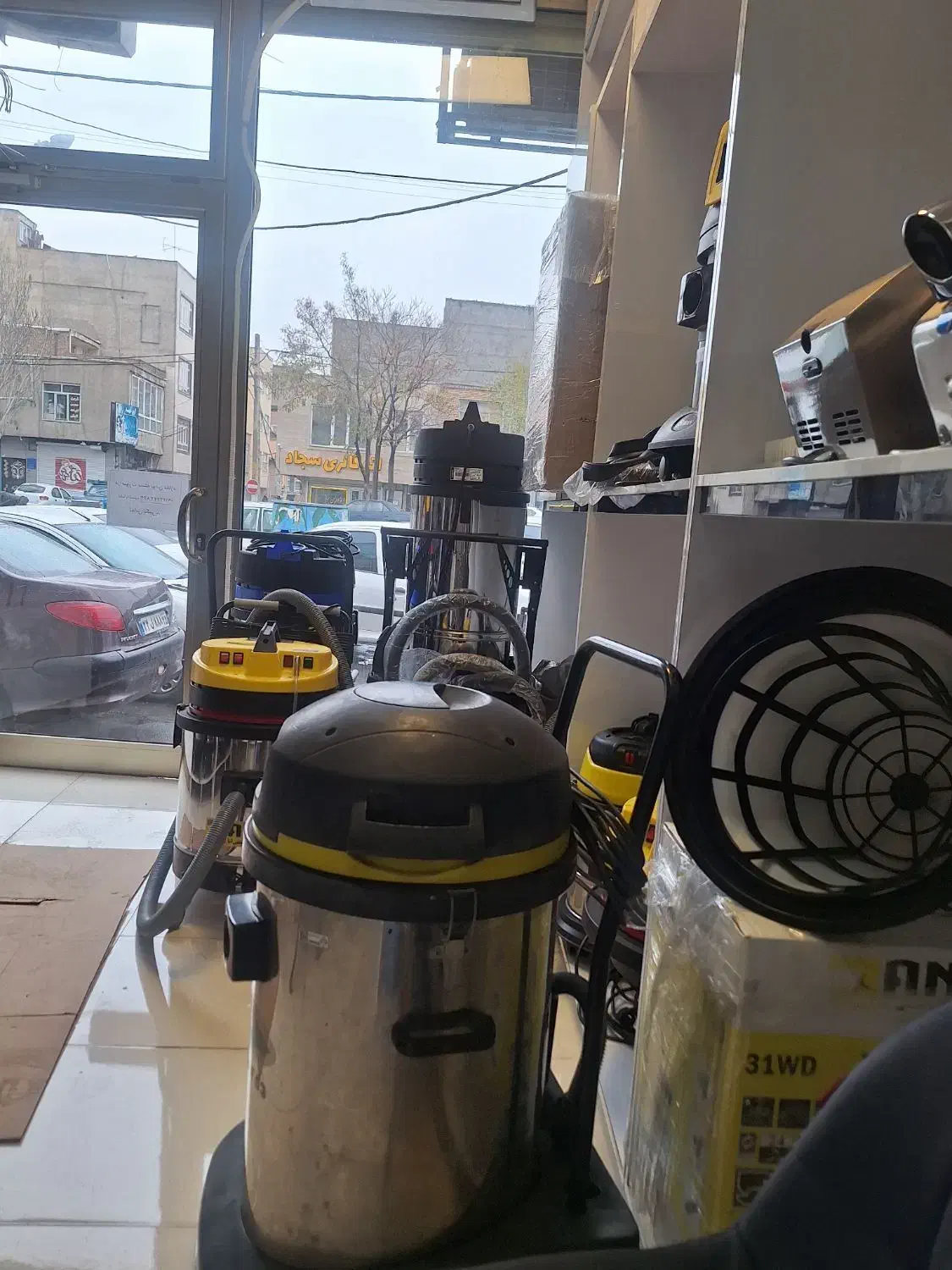 جارو برقی صنعتی آب و خاک|ماشین‌آلات صنعتی|تبریز, |دیوار