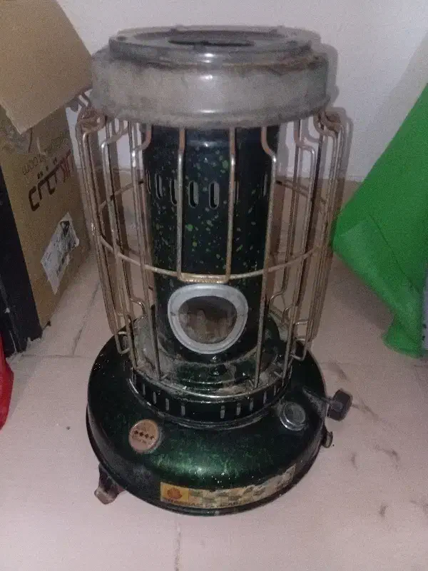 چراغ نفتی عتیقه قدیمی|کلکسیون اشیاء عتیقه|فردیس, نگارستان|دیوار