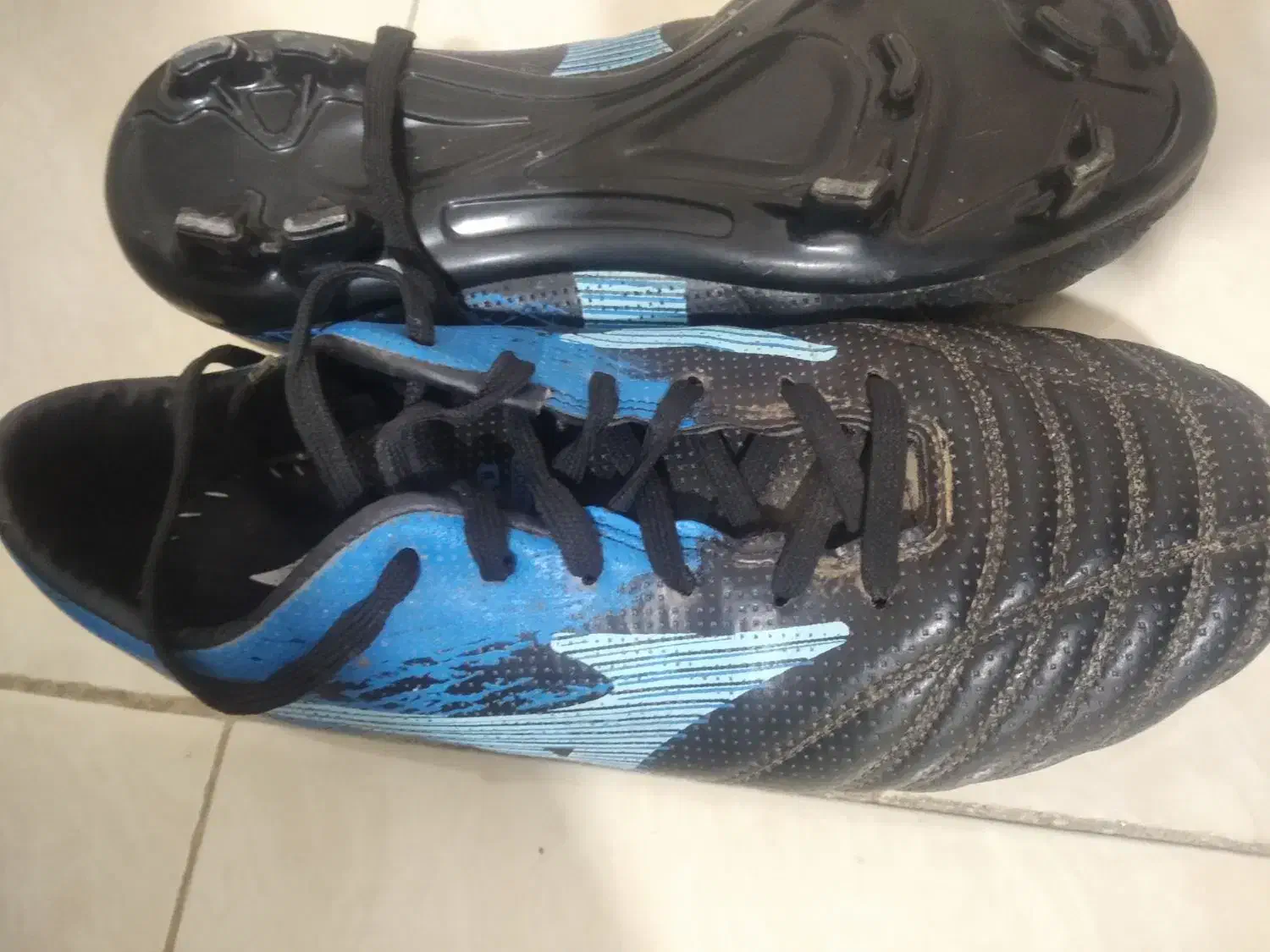 کفش ورزشی|کیف، کفش، کمربند|مهریز, |دیوار