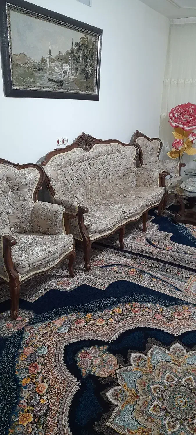 مبل سلطنتی ۷ نفره همراه با میز عسلی|مبلمان خانگی و میز عسلی|بیرجند, |دیوار