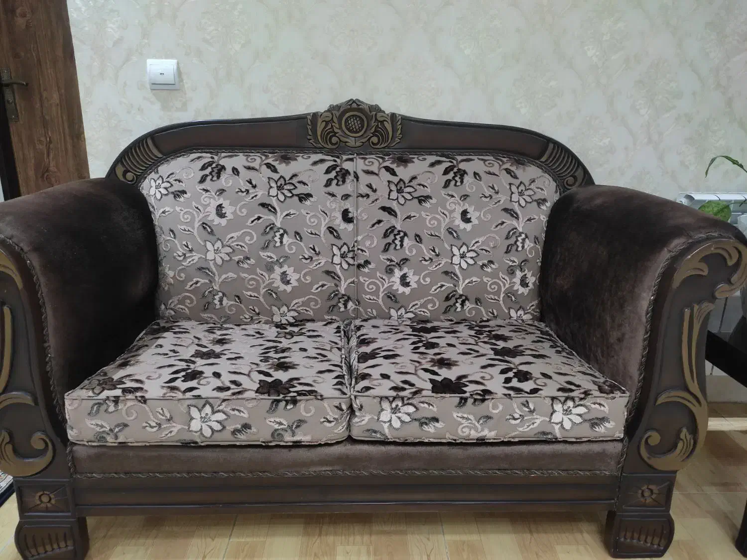 مبل|مبلمان خانگی و میز عسلی|رشت, دروازه لاکان|دیوار