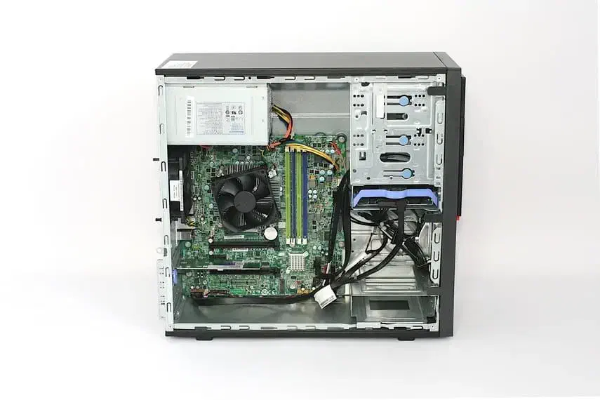 کیس بزرگ LENOVO /نسل ششم i3 / رم هشت DDR4 /هاردSSD|رایانه رومیزی|رشت, جانبازان|دیوار
