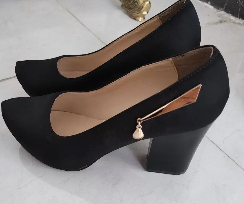 کفش|کیف، کفش، کمربند|بروجرد, |دیوار