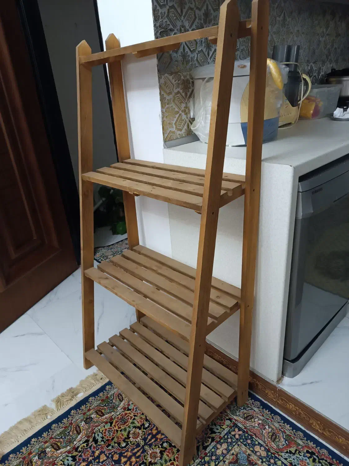 استند گل گلدان|گل و گیاه طبیعی|رباط‌کریم, رباط‌کریم|دیوار