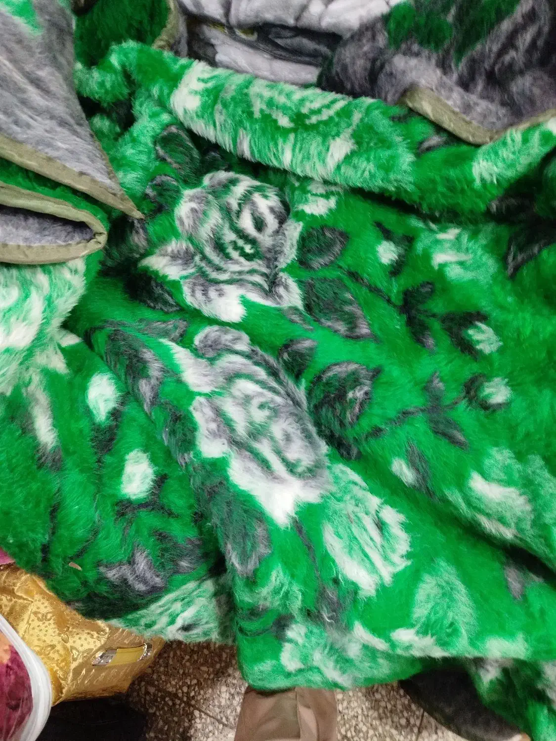 پتو|رختخواب، بالش، پتو|شیراز, سیلو|دیوار