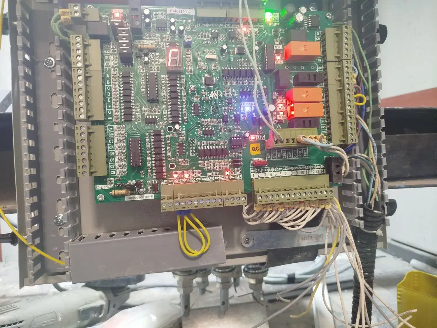 برقکار ساختمان و برق صنعتی و تعمیر کار برد|خدمات پیشه و مهارت|زنجان, |دیوار