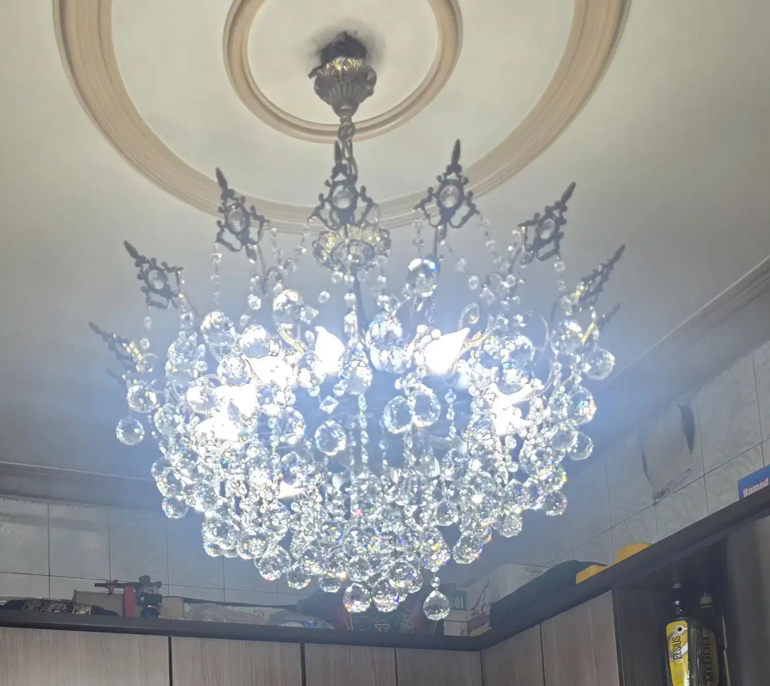 لوستر ۱۶ شاخه برنز طلایی الماس شده|لوستر و چراغ آویز|ری, سیزده آبان|دیوار