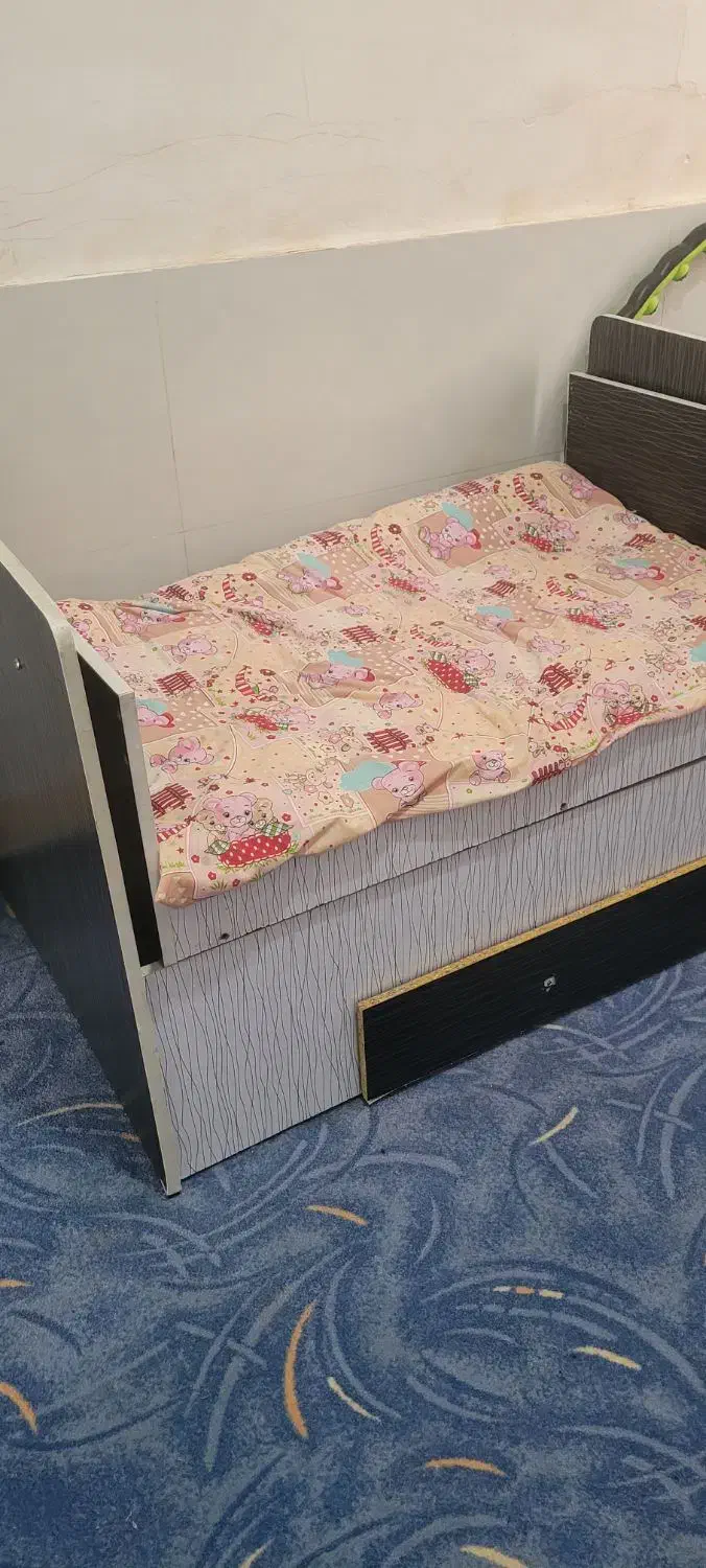 تخت گهواره ای نوزاد|تخت و سرویس خواب|جاجرم, |دیوار