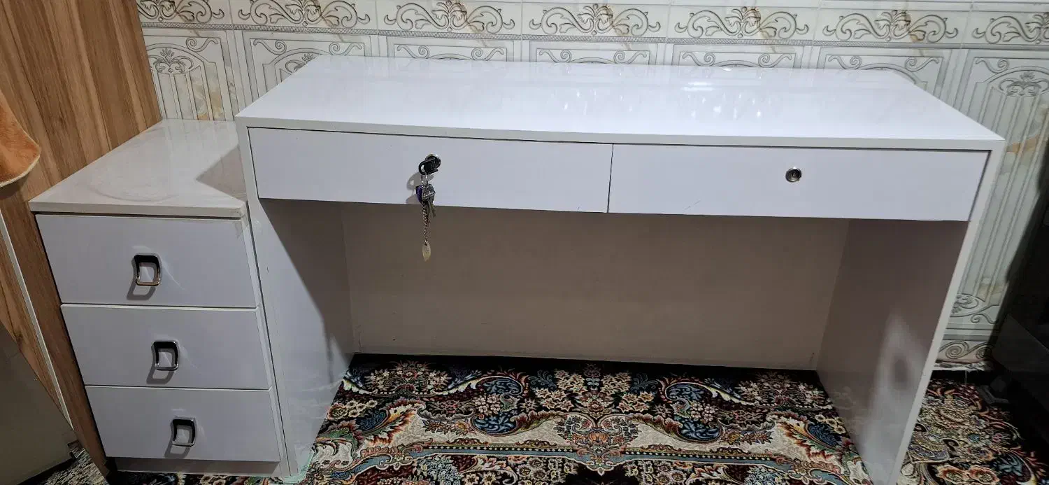 بزرگ بودن ابعاد|میز تحریر و کامپیوتر|رباطکریم, انجم آباد|دیوار