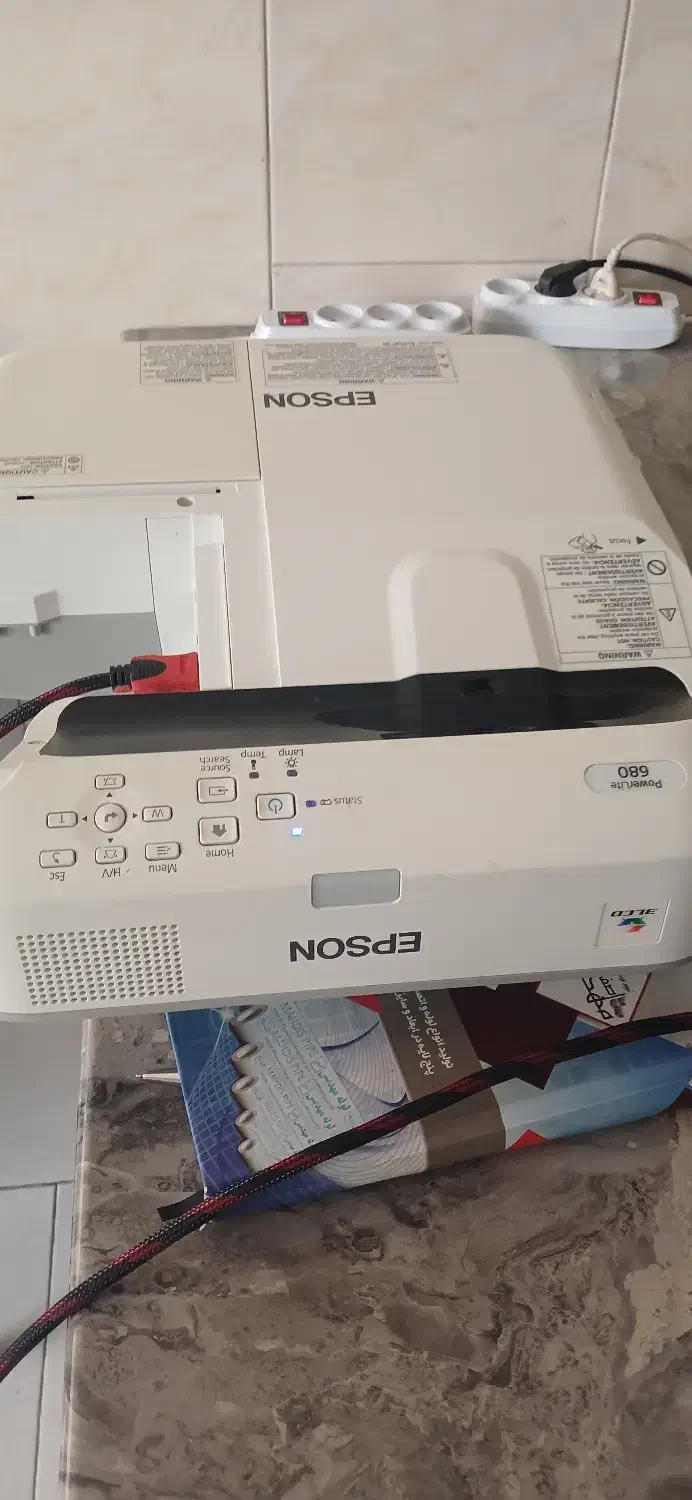 ویدئو پرژکتور ultra short  اپسون EPSON|تلویزیون و پروژکتور|نجف‌آباد, ویلاشهر|دیوار