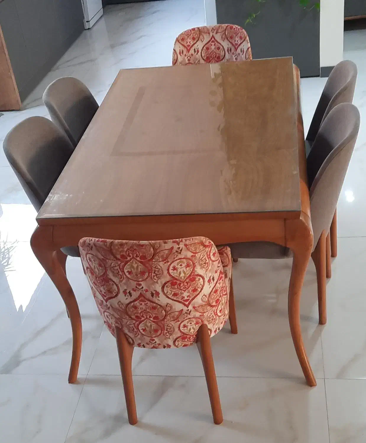 ناهار خوری ۶ نفره بسیار تمیز به همراه شیشه روی میز|میز و صندلی غذاخوری|پردیس, فاز ۱|دیوار