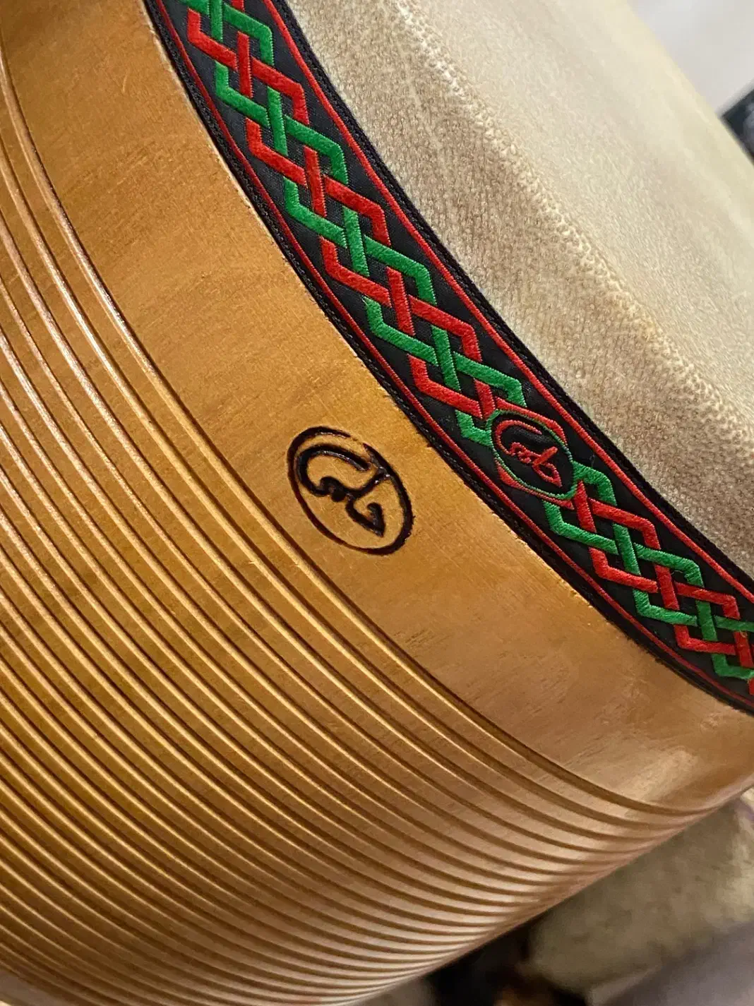 تنبک حلمی دهانه کوچک|سازهای سنتی|فردیس, نسترن شرقی|دیوار