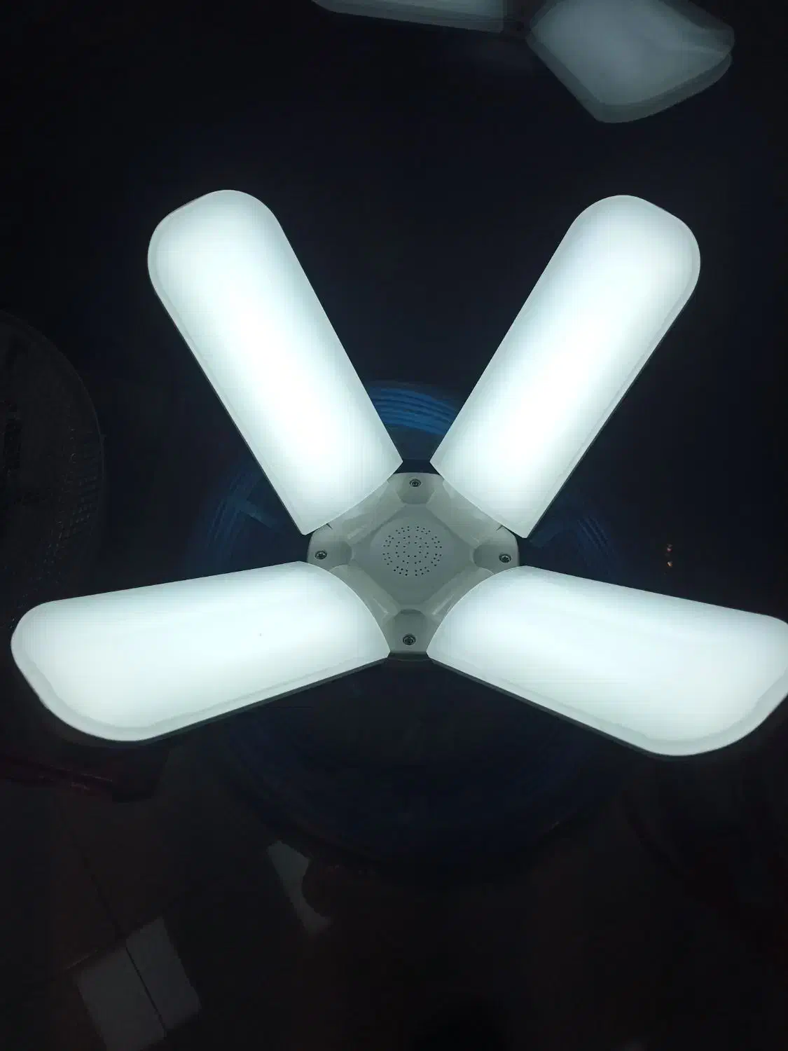 لامپ رسام ۴۰وات متحرک شیک باگارانتی، قیمت فقط ۳۷۰ت|لامپ و چراغ|تبریز, |دیوار