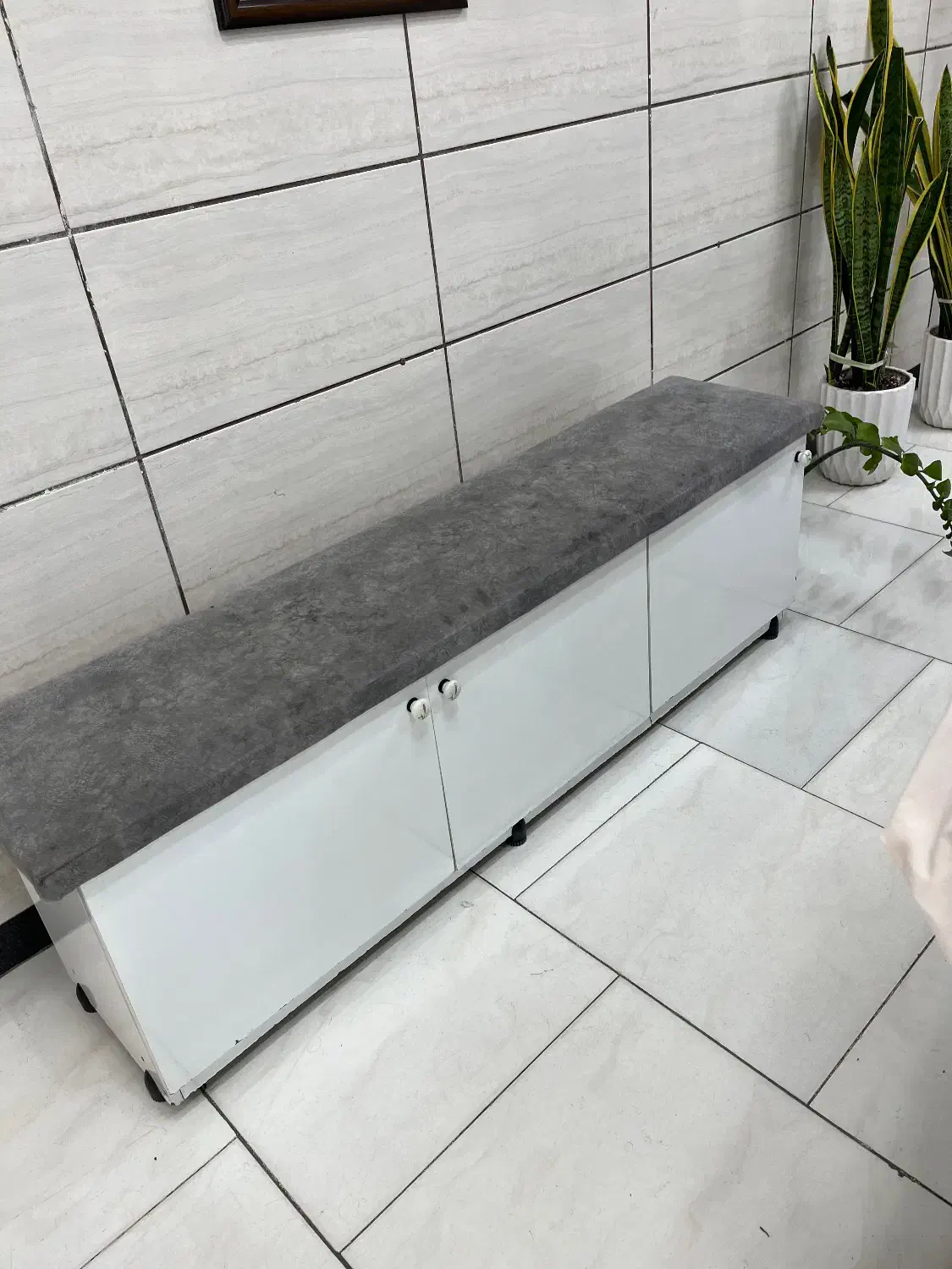 آینه ها ، نشیمن مشتری و قفسه فروشی|آرایشگاه و سالن‌های زیبایی|گنبد کاووس, |دیوار