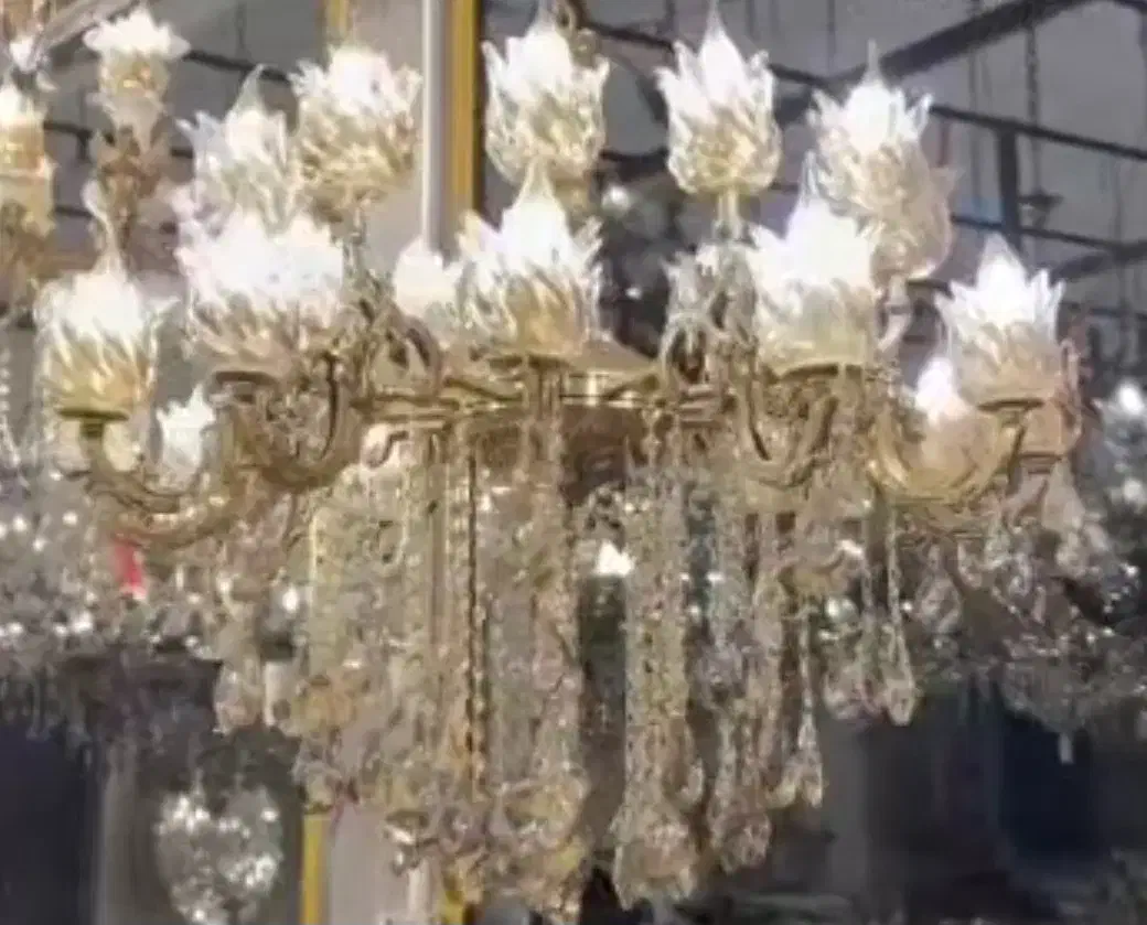 لوستر فوق العاده  سنگین  در نمایشگاه کارمندان|لوستر و چراغ آویز|کرمانشاه, |دیوار