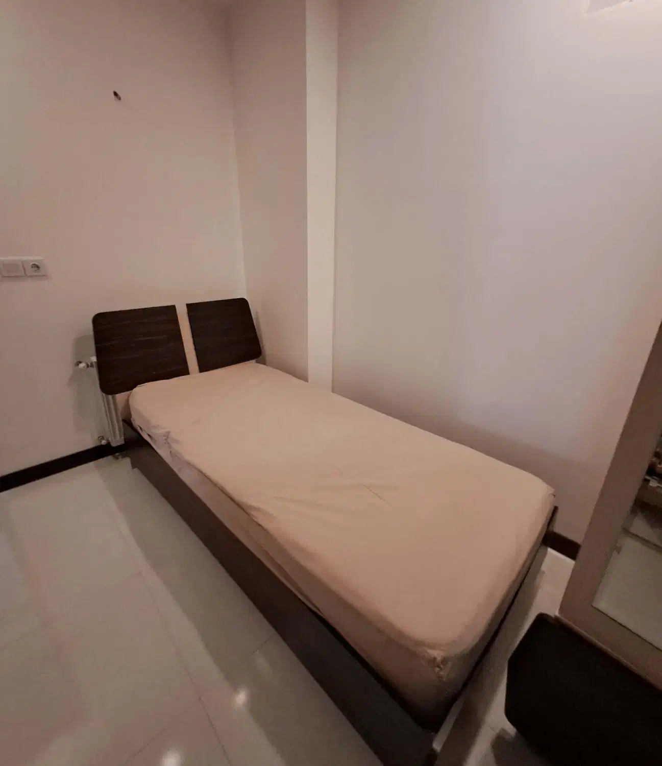 سرویس خواب|تخت و سرویس خواب|ساری, |دیوار