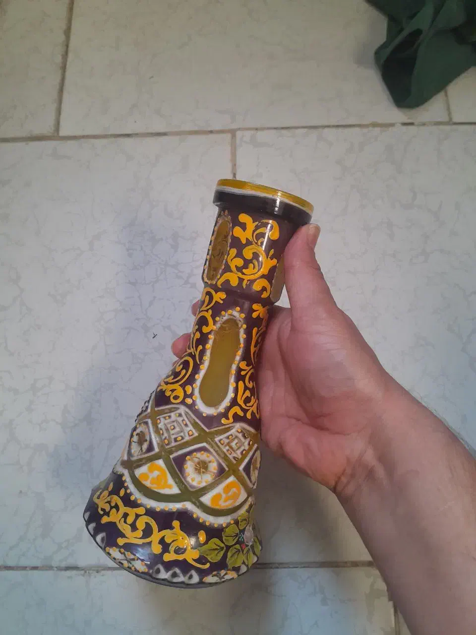 شیشه قلیان|کلکسیون اشیاء عتیقه|ری, شهید غیوری (ابن باویه)|دیوار