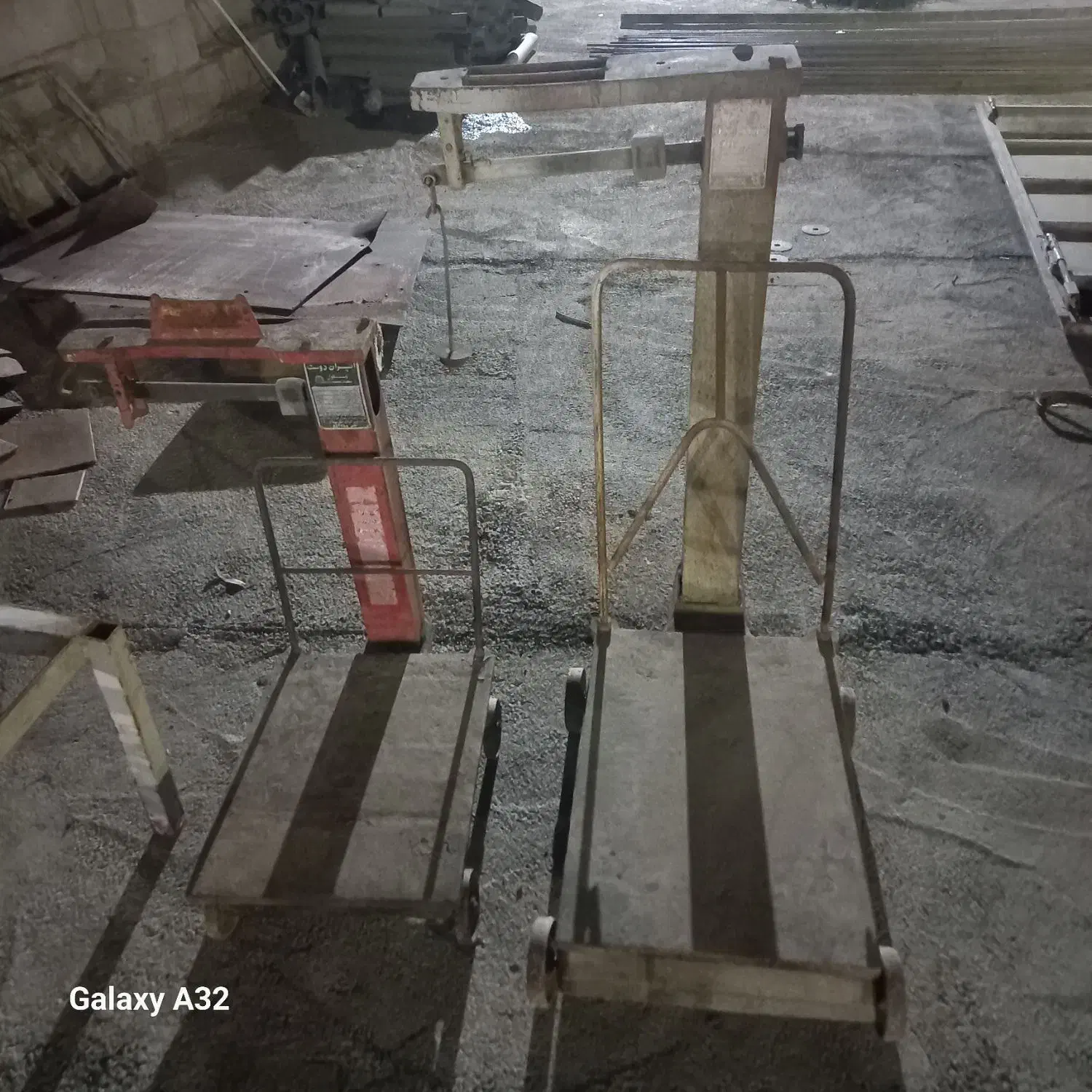 ۲عددباسکول و۳عدد تخت بسیار تمیز وسالم|ابزارآلات|دزفول, |دیوار