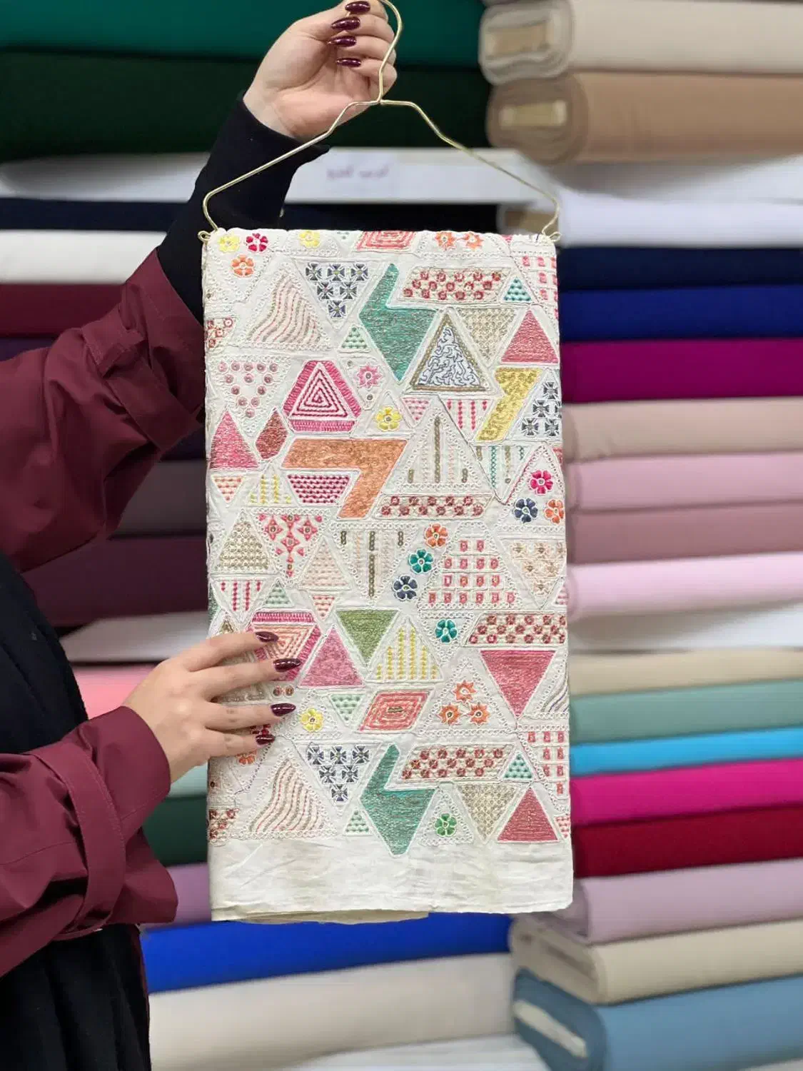 پارچه های فروشی|لباس|آران و بیدگل, |دیوار