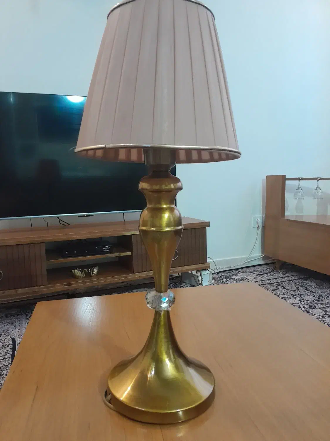 اباژور|چراغ خواب و آباژور|ری, سیزده آبان|دیوار