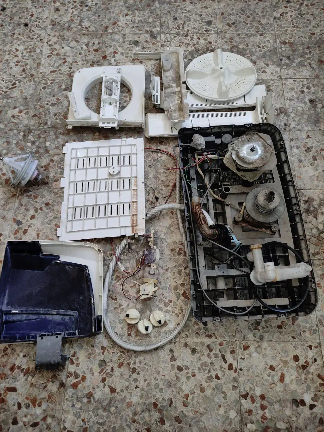 مقداری لوازم لباسشویی|ماشین لباسشویی و خشک‌کن لباس|دزفول, |دیوار