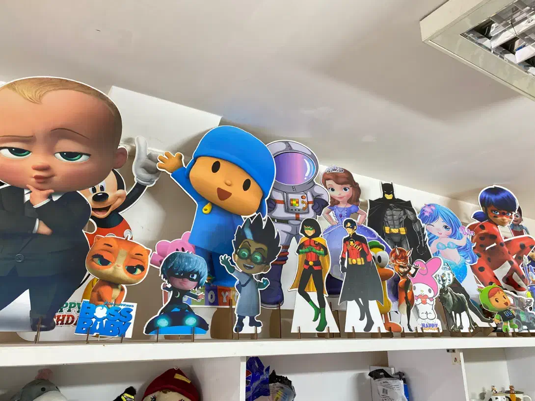 استند شخصیت کودکانه|اسباببازی|گرگان, |دیوار