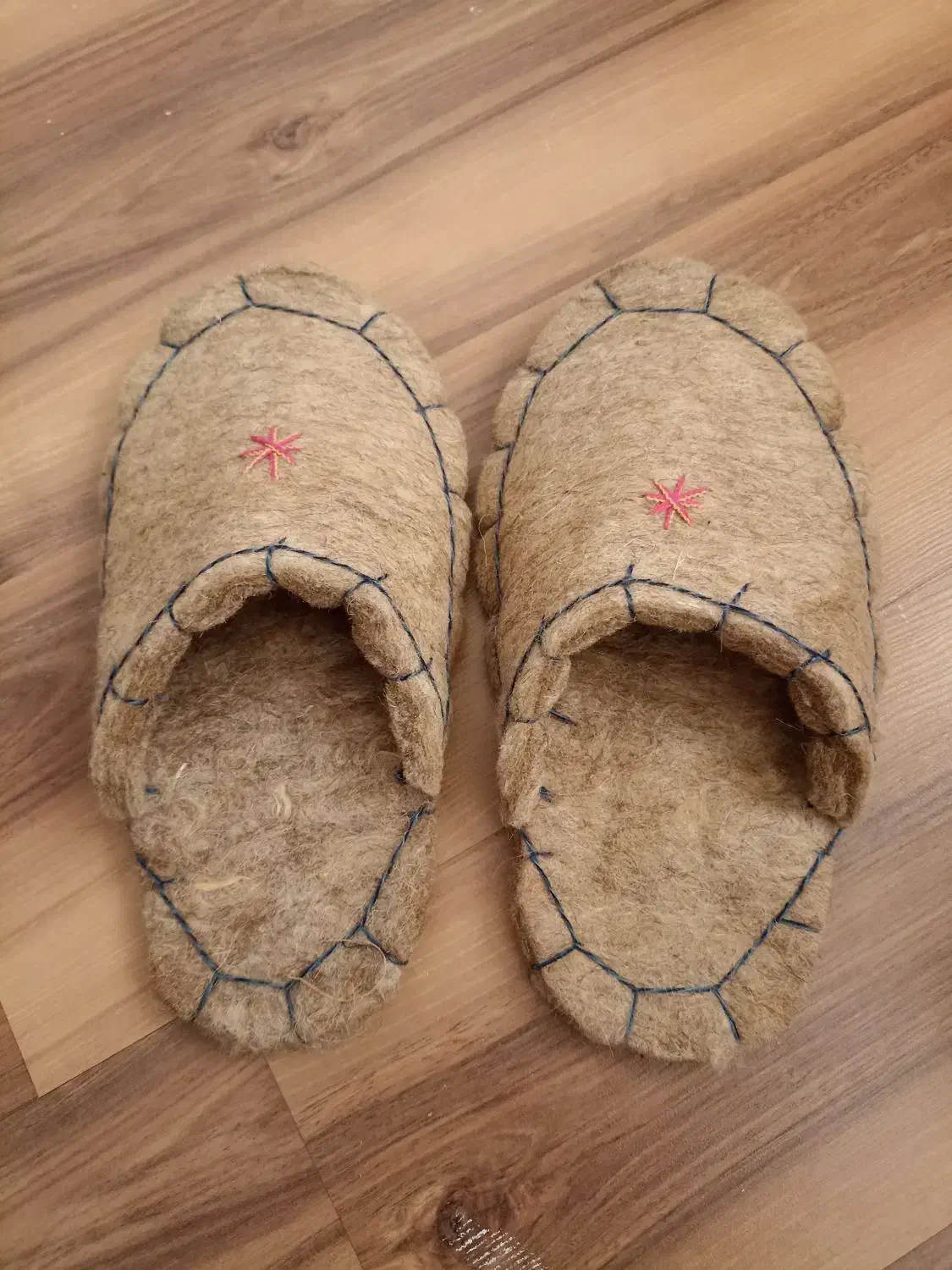 دمپایی نمدی دستساز ، کفش نمدی|کیف، کفش، کمربند|پرند, فاز ۵|دیوار