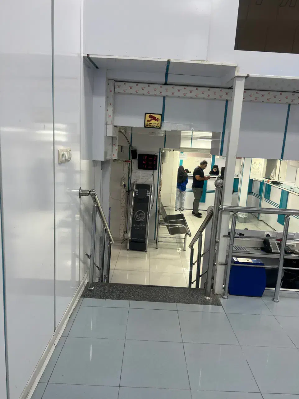 نیازمند مشاور خانم و آقا جهت کار در املاک با درصد|استخدام بازاریابی و فروش|شیراز, فرهنگ شهر|دیوار