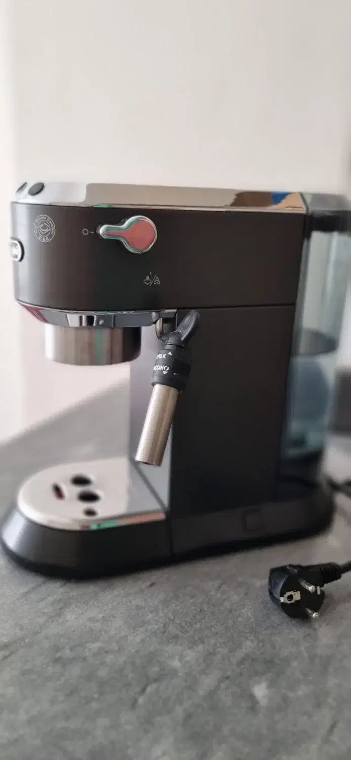 دستگاه اسپرسو ساز دلونگی ۶۸۵|سماور، چایساز، قهوهساز|اصفهان, خوراسگان|دیوار