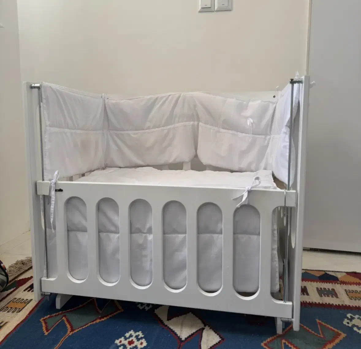 تخت کنارمادر دیوانکو|تخت و صندلی بچه|شیراز, شهرک گلستان شمالی|دیوار